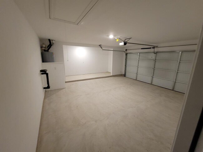 Building Photo - 520 Doherty