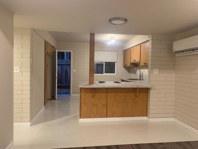 Building Photo - 419 15th Ave S