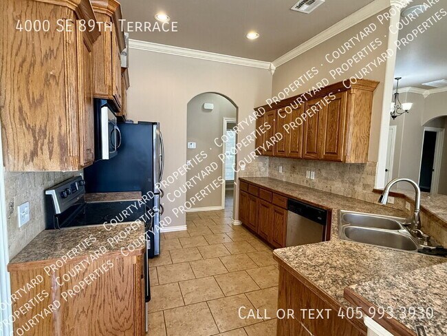 Building Photo - 4000 SE 89th Terrace