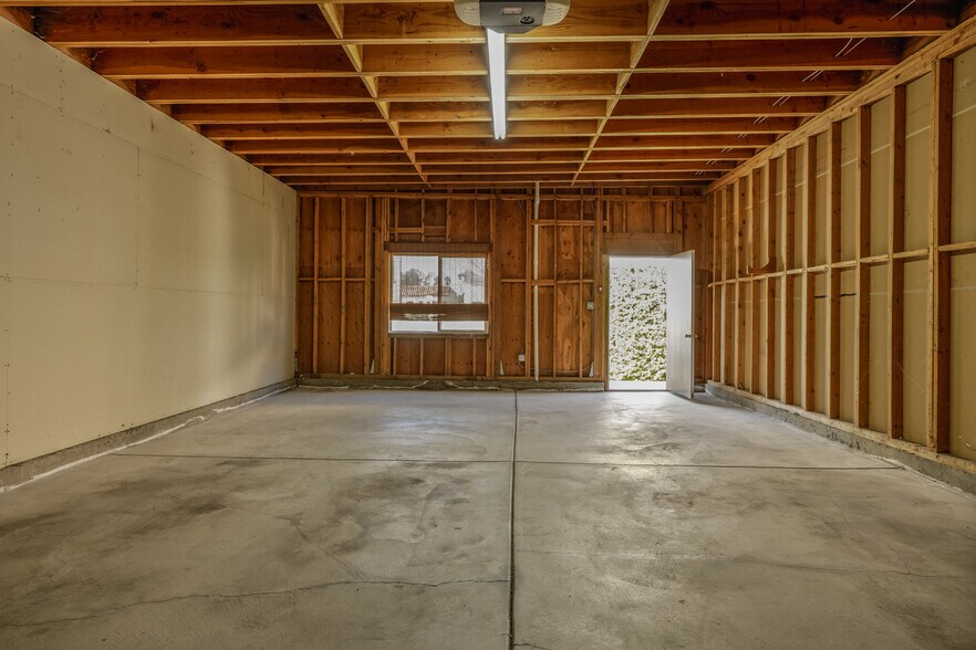 Building Photo - 1244 S Highland Ave