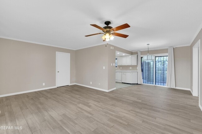 Building Photo - 350 Thunderbird Dr