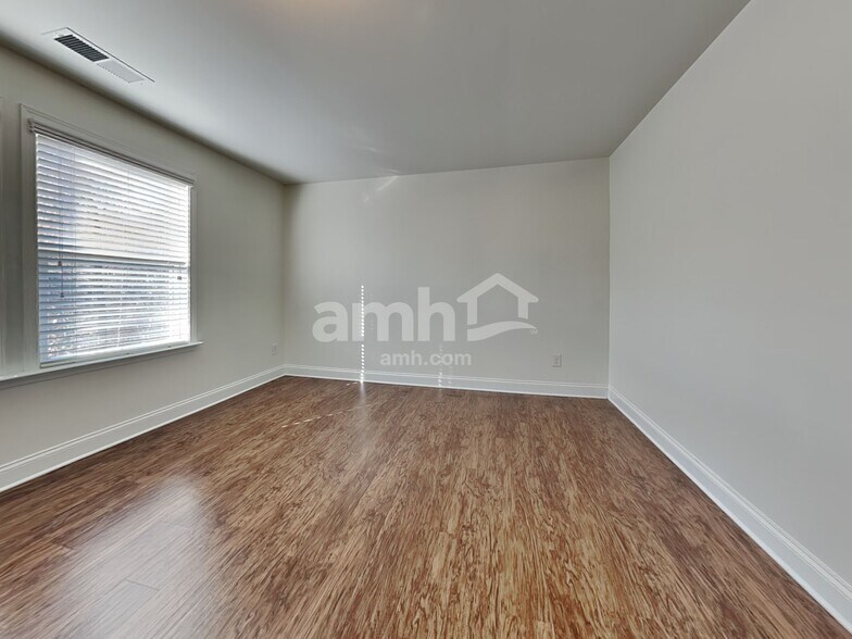 Building Photo - 1027 Monitor Ct