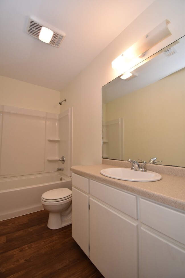 Building Photo - Saratoga Street Duplex