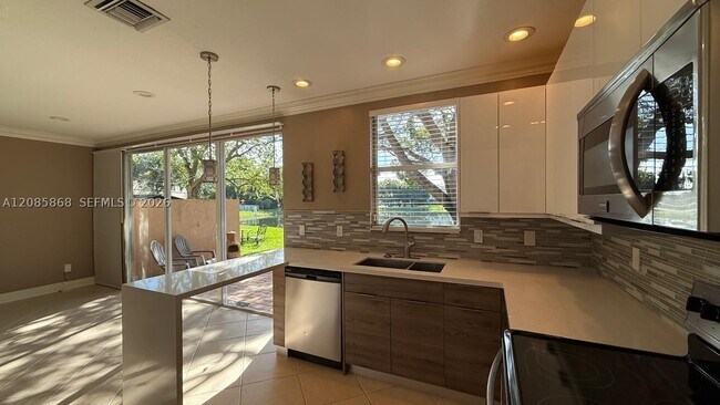 Building Photo - 4735 SW 164th Ave