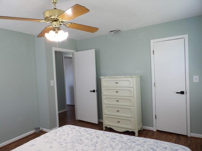 Building Photo - 917 9th Ave S