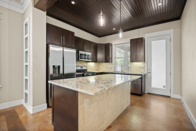 Building Photo - 3900 Willbert Rd