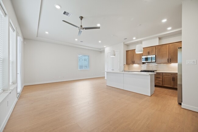 Building Photo - 24402 Colonial Willow Dr