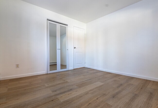 Building Photo - 186 Lexington St