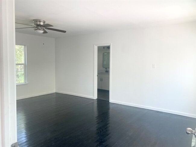 Building Photo - 7410 Longview St