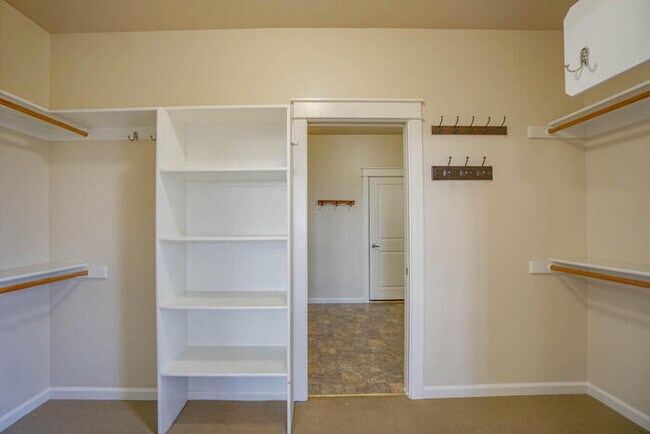 Building Photo - BEAUTIFUL VIEWS of MT. HOOD