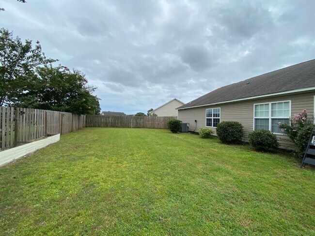 Building Photo - Welcome to this stunning 3-bedroom, 2-bathroom home located in Courntey Pines