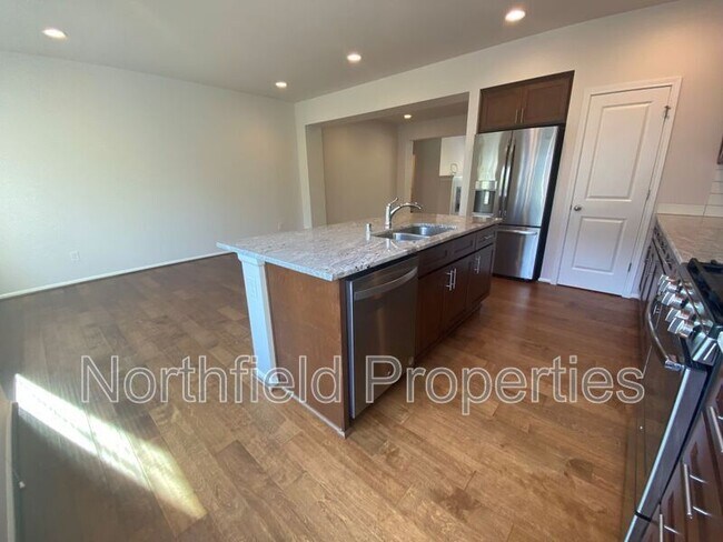 Building Photo - 3421 31st Dr