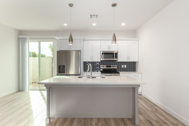 Building Photo - Villa 51e