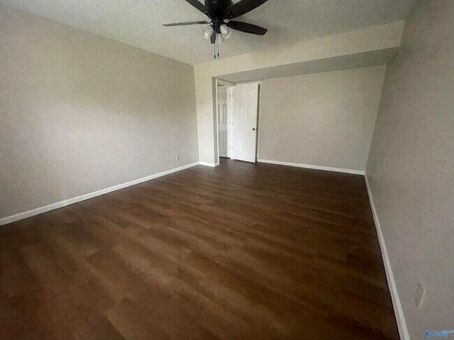 Building Photo - 1808 Hollytree Dr NW