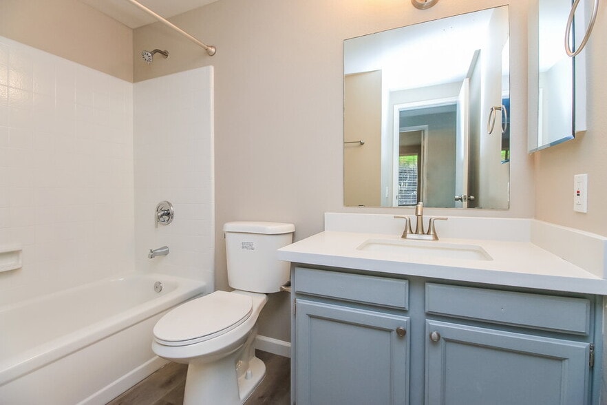 Building Photo - 739 S 75th St