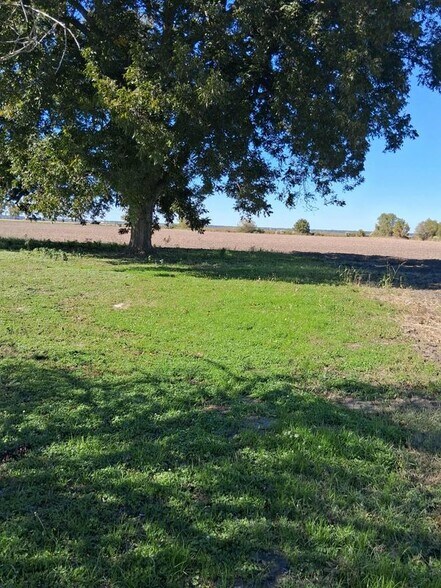 Building Photo - 201 West Ave N