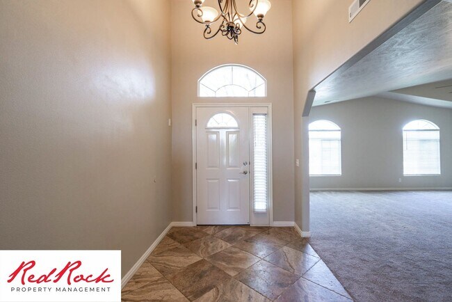 Building Photo - 5 Bedroom Pet Friendly Home!