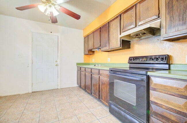 Building Photo - 373 N Williams St