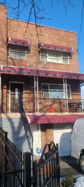 Building Photo - 1015 E 223rd St