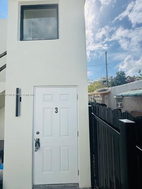 Building Photo - 905 SW 13th Ct