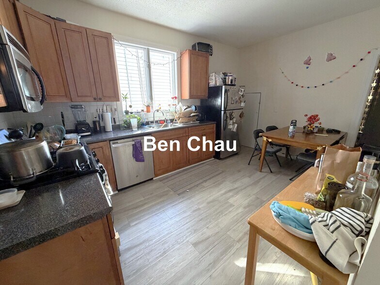 Building Photo - 68 Winchester St