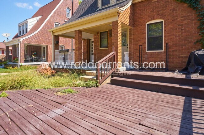 Building Photo - 412 N Merrill St