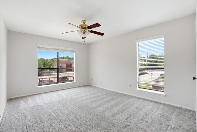 Building Photo - 2025 Augusta Dr