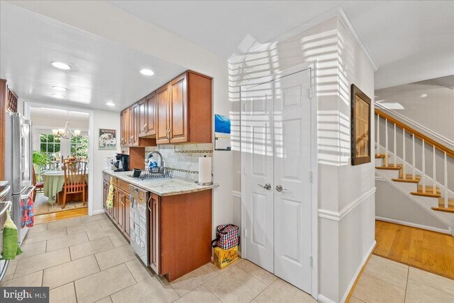 Building Photo - 7252 Greentree Rd