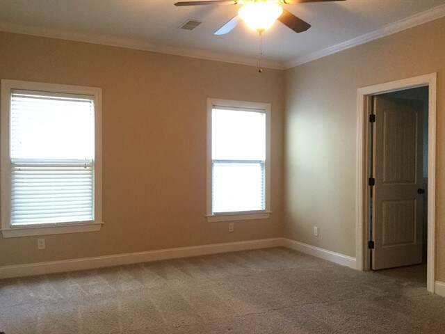 Building Photo - 5966 Armadale Dr