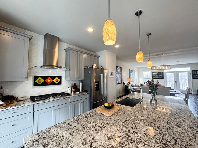 Building Photo - ***Coming Soon*** Fantastic 4 Bed 3.5 Bath End Unit Townhome In Potomac Shores Town Center