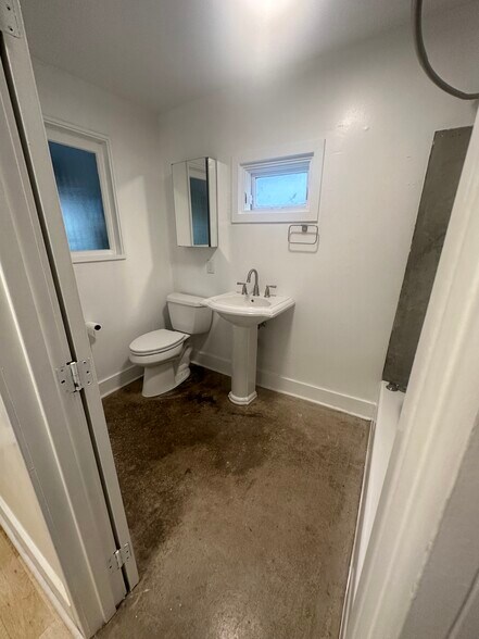 Building Photo - 1489 Wallace Ave