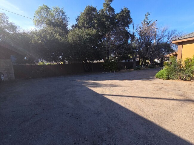 Building Photo - Remodeled 1 Bedroom 1 Bath located in the middle of Ojai