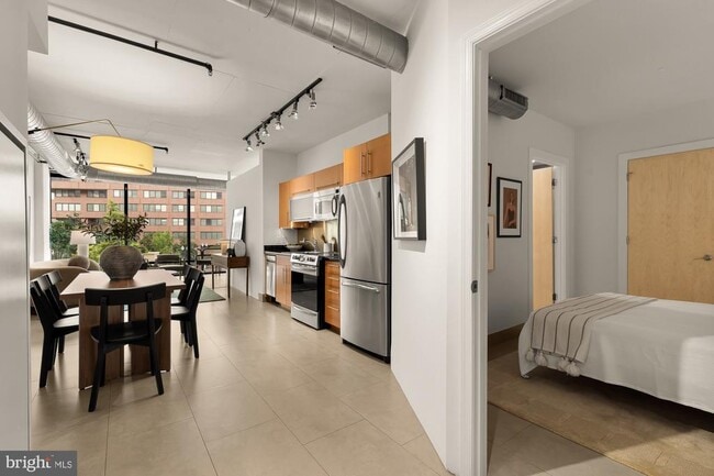 Building Photo - 1133 14th St NW