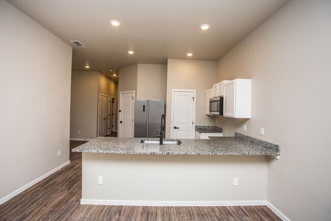 Building Photo - 2126 N Jayton Ave