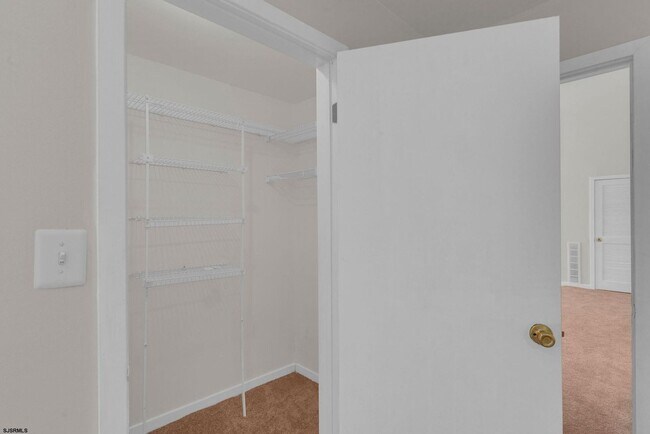 Building Photo - 303 Heather Croft