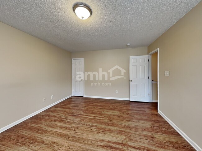 Building Photo - 10741 Glenluce Avenue