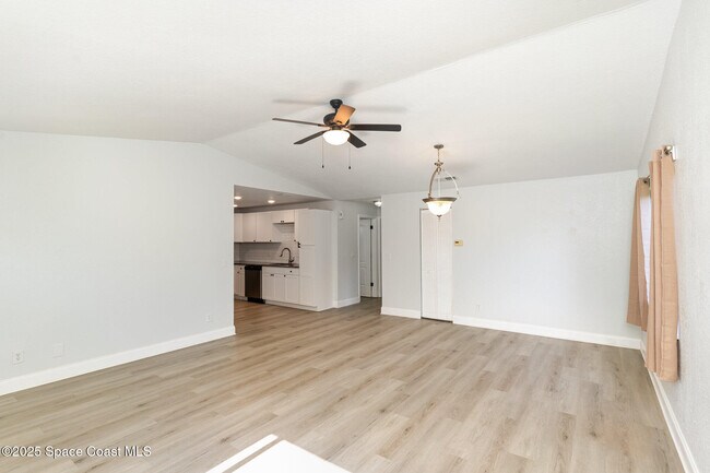 Building Photo - 122 Atlas Ln