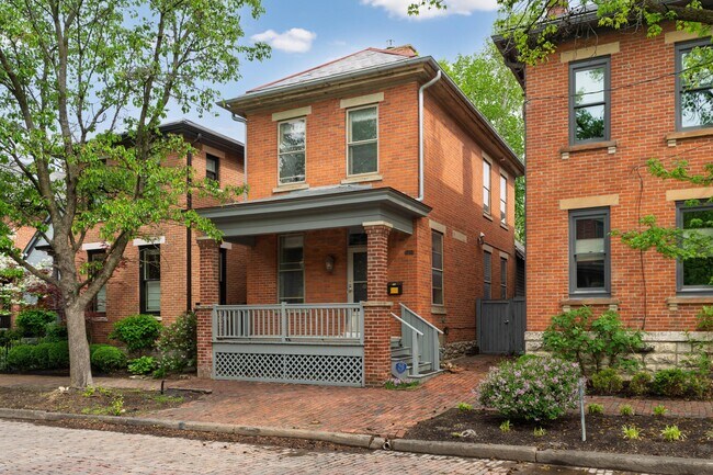 Building Photo - 302 E Sycamore St