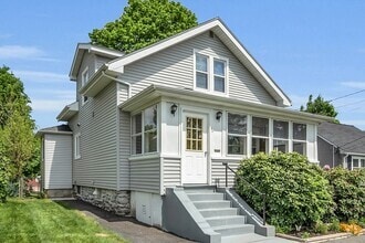 Building Photo - 36 Rowena St