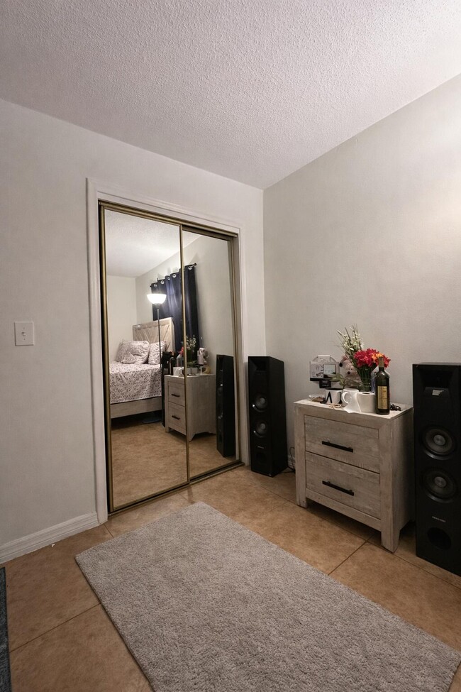 Building Photo - 4130 SW 20th St