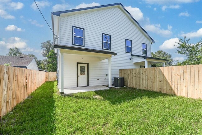 Building Photo - 5317 Chennault Rd