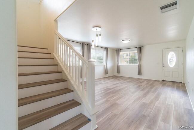 Building Photo - 4 Bed 2.5 Bath in Hoonani