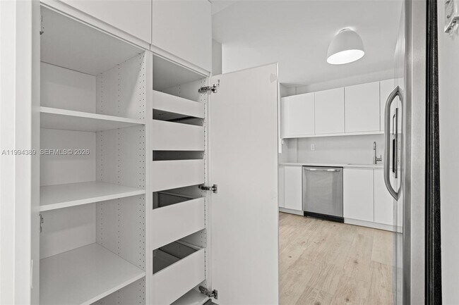 Building Photo - 5845 Collins Ave