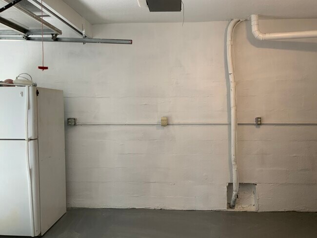 Electrical 1 car attached garage - 3816 Byers Ave