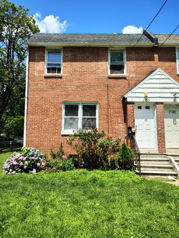 Building Photo - 2135 Seneca Rd