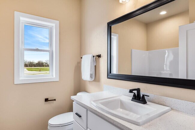 Building Photo - Large 3 Bedroom  Home