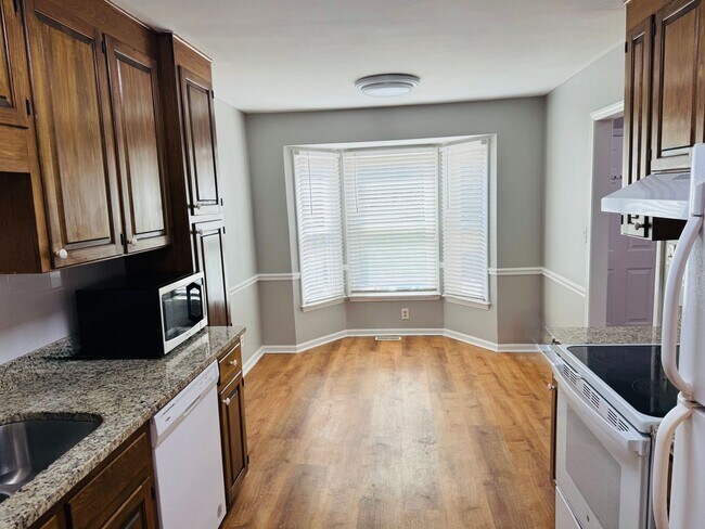 Building Photo - 5612 Darrow Dr