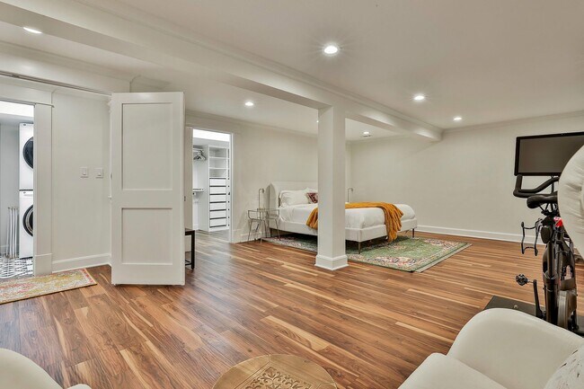 Building Photo - 410 Thornton Ln