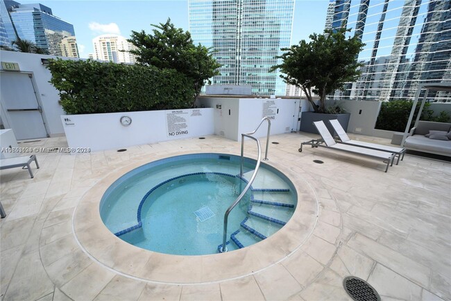 Building Photo - 1300 Brickell Bay Dr