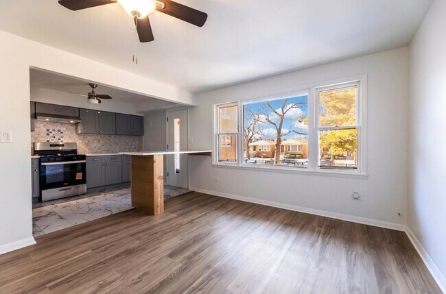 Building Photo - 6419 S Oak Park Ave